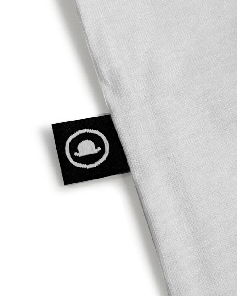 Etichetta con il logo bombetta